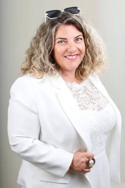 Mon histoire​, mon parcours pour devenir coach en image-Corinne Charlat-Renaissancez vous-coaching et conseil en image-relooking-coach en développement personnel-transformation personnelle-atelier estime de soi-coaching conseil particulier et professionnel-formation certifiante-Auvergne-Europe-2