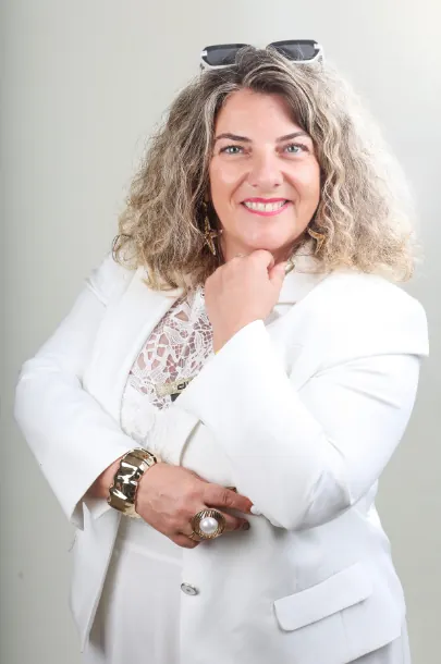 Mon histoire​, mon parcours pour devenir coach en image-Corinne Charlat-Renaissancez vous-coaching et conseil en image-relooking-coach en développement personnel-transformation personnelle-atelier estime de soi-coaching conseil particulier et professionnel-formation certifiante-Auvergne-Europe-3